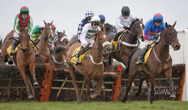 With three National Hunt fixtures on Sunday, Alan heads to Kelso in search of a winner 